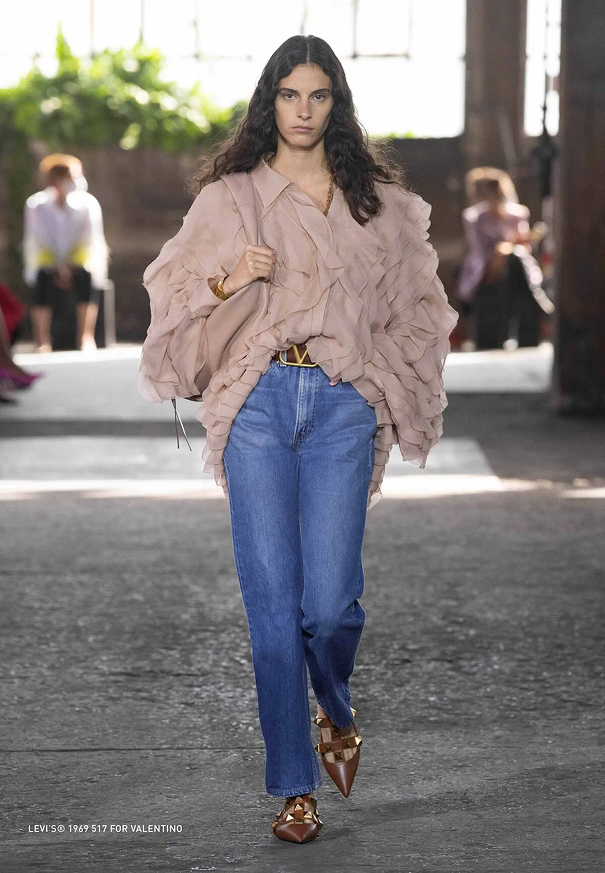 Valentino & Levi's ra mắt sản phẩm kết hợp đầu tay tại Milan Fashion Week