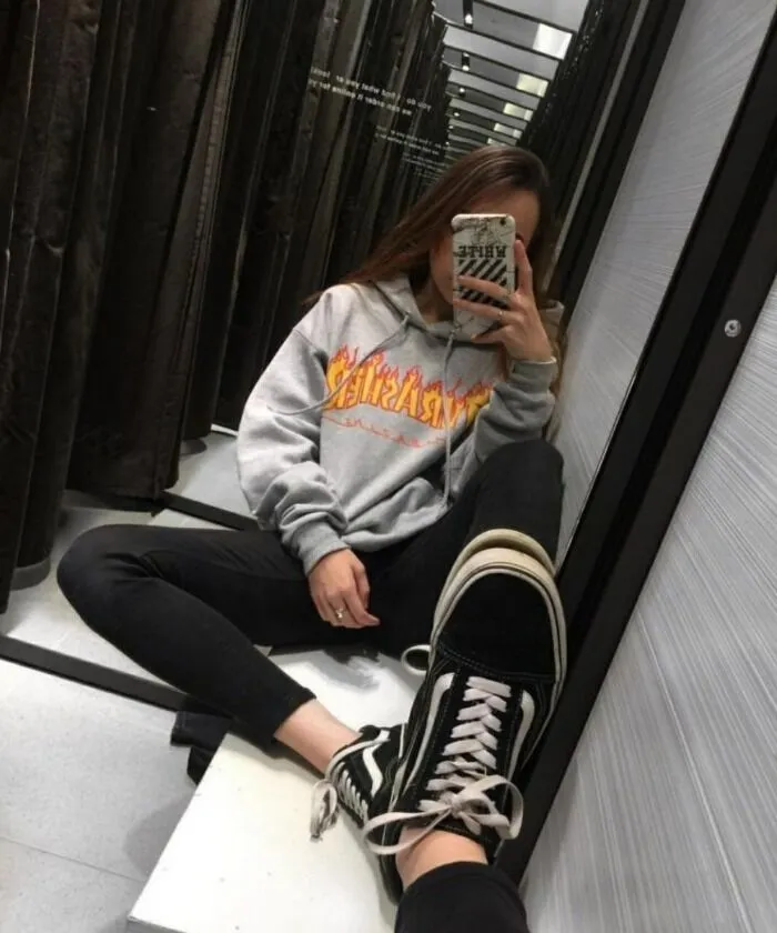 Áo blazer + áo croptop + Vans old skool 