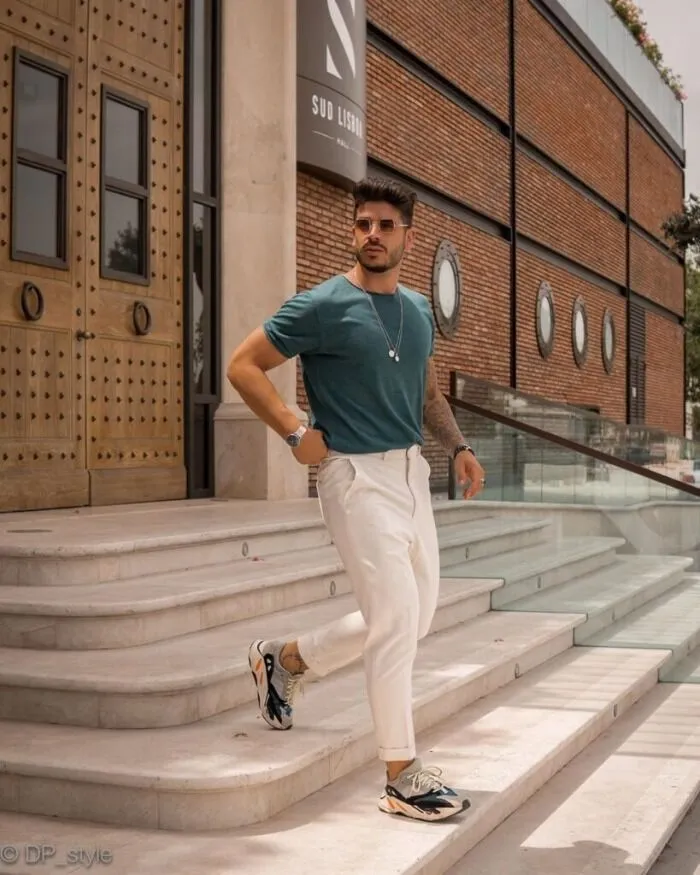 Gợi ý cách phối đồ tuyệt vời giữa Trousers và áo thun cổ tròn mang phong cách hiện đại