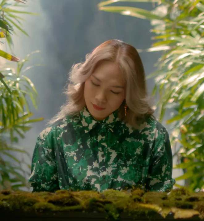 Mỹ Tâm tái xuất với toàn đồ hiệu trong MV "Đúng Cũng Thành Sai"