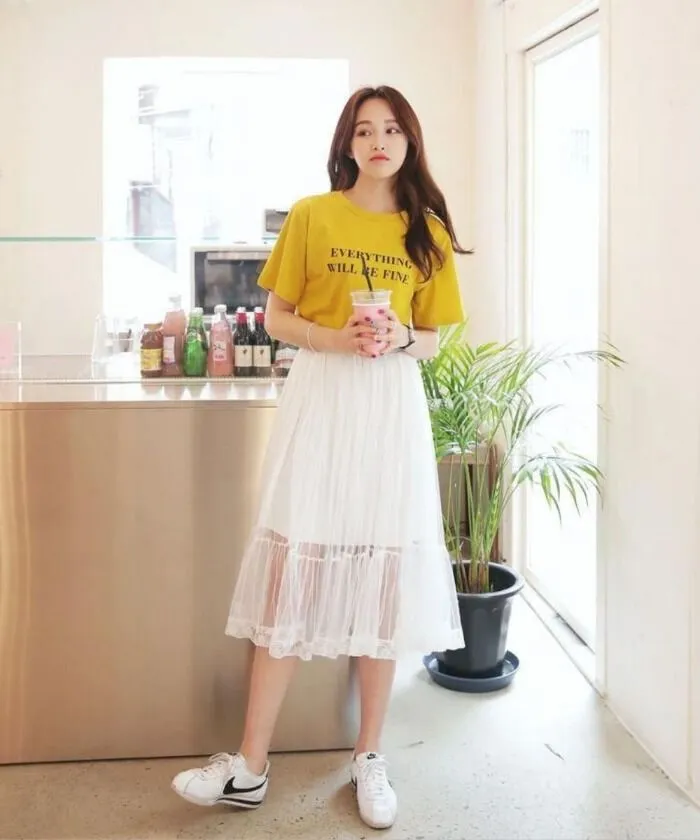 Cách phối đồ street style với áo T-shirt cho nữ