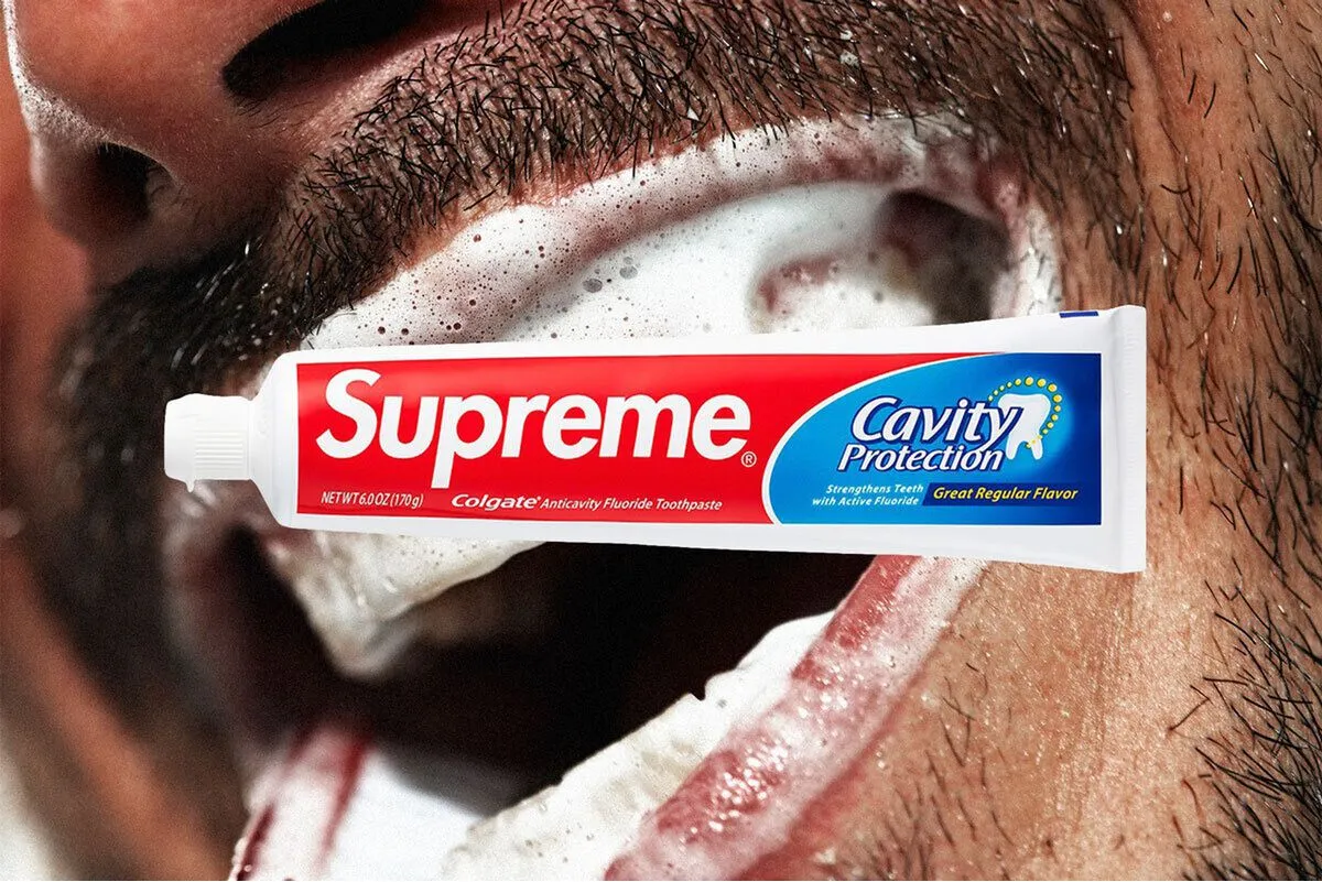 Supreme kết hợp cùng Colgate sản xuất...kem đánh răng?