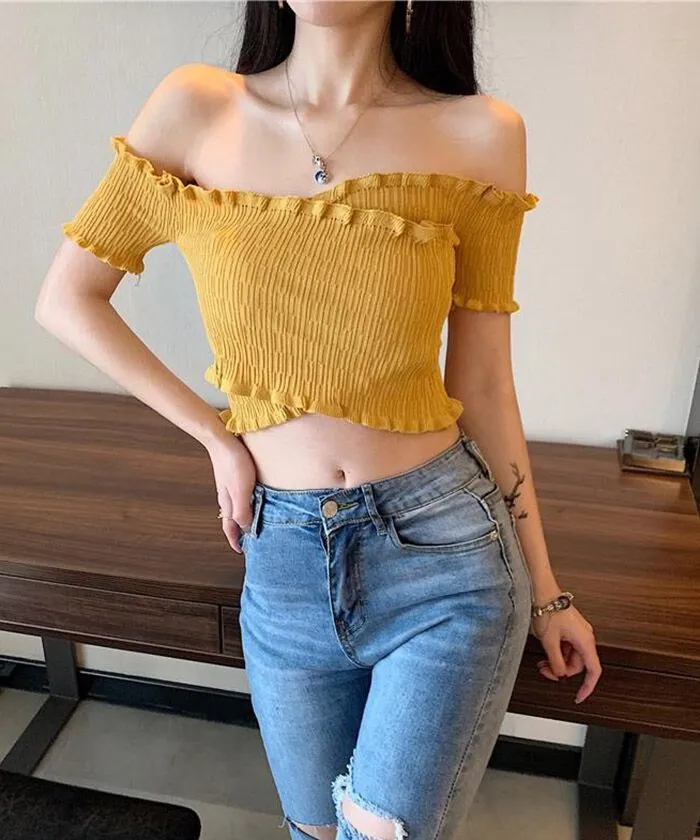 Phối đồ với áo croptop trễ vai