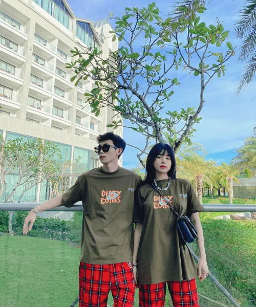 DJ Mie tràn đầy năng lượng cùng bạn trai Hồng Thanh trong trang phuc của local brand