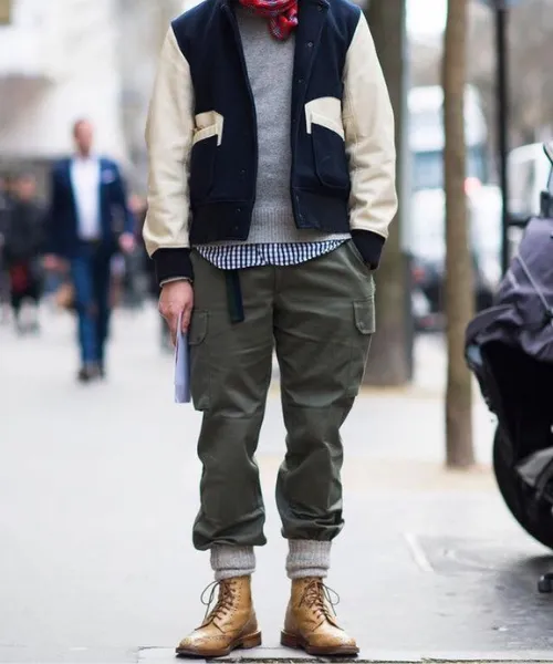 Phối đồ với giày boot nam cùng quần jogger