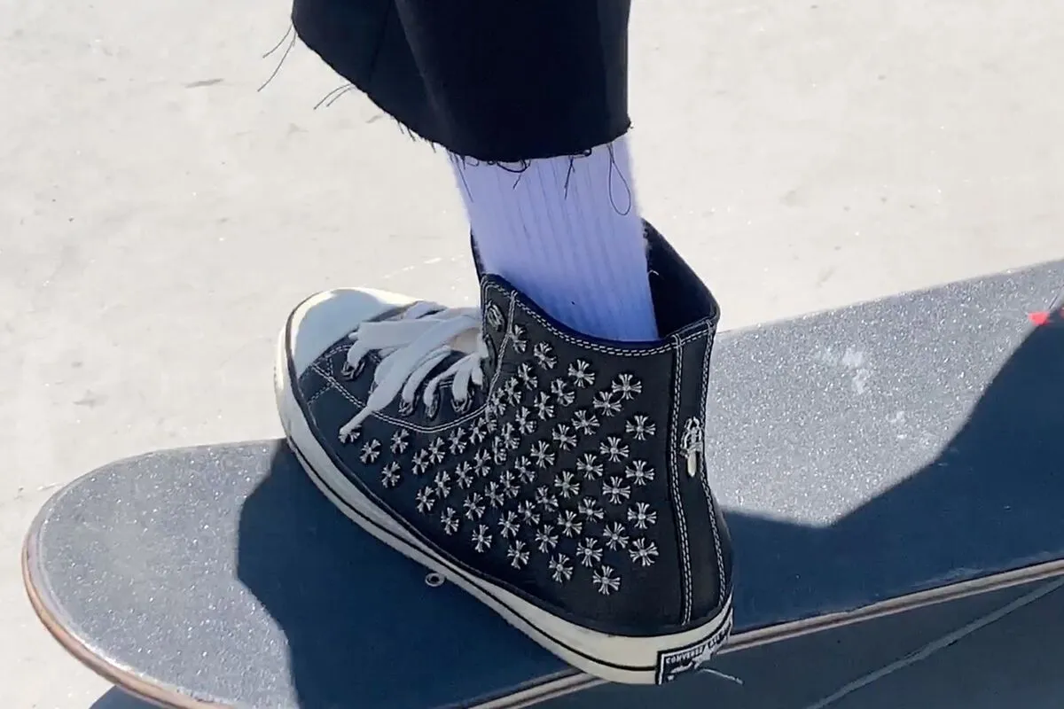 Hé lộ hình ảnh mới nhất về phát hành Chrome Hearts x Converse Chuck Taylors