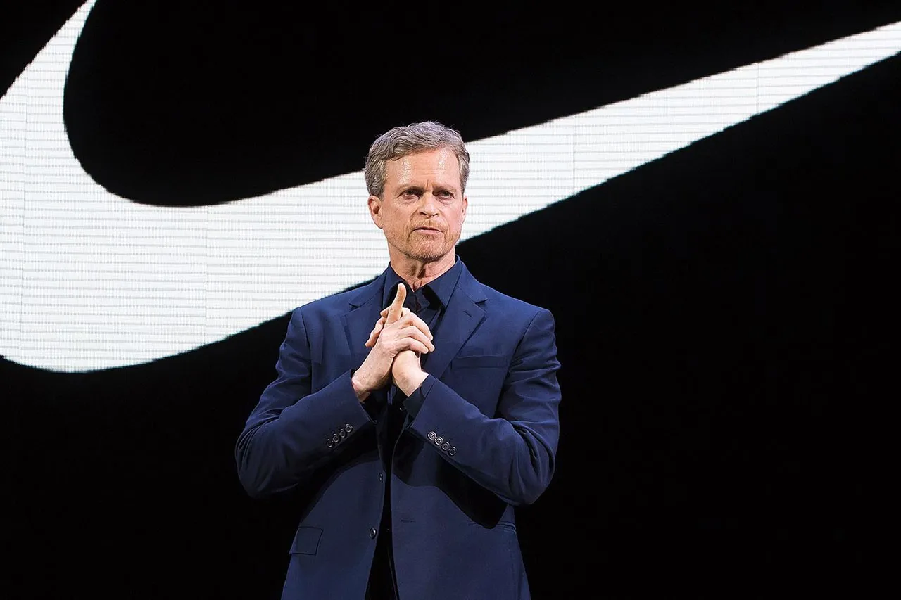 Chủ tịch & Giám đốc điều hành Nike đã bất ngờ từ chức