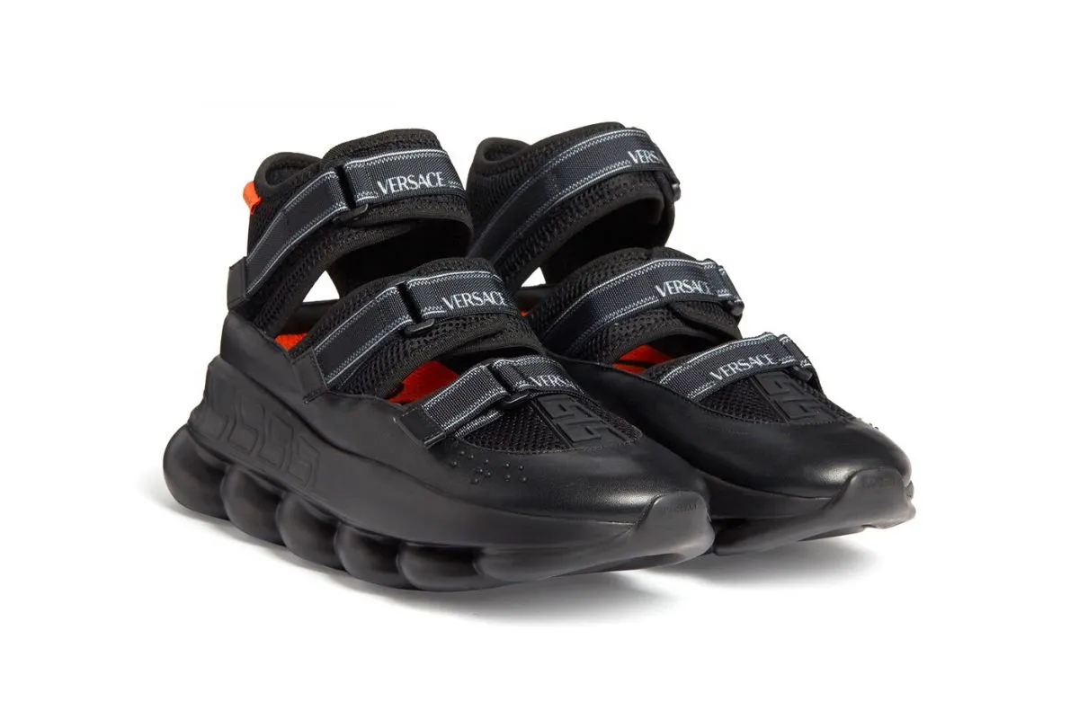 Versace ra mắt mẫu sneaker lai sandal độc đáo