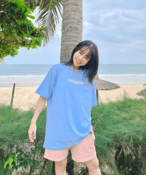 Áo thun oversize giúp bạn trở nên xinh xắn và dễ thương hơn trong mắt người đối diện