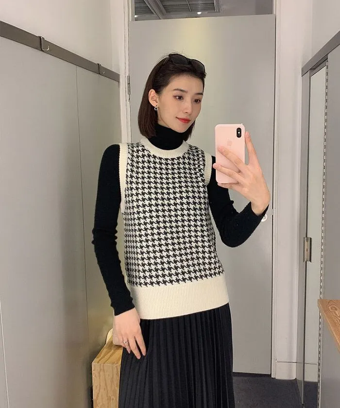 Phối đồ với áo gile nữ cùng áo cổ lọ