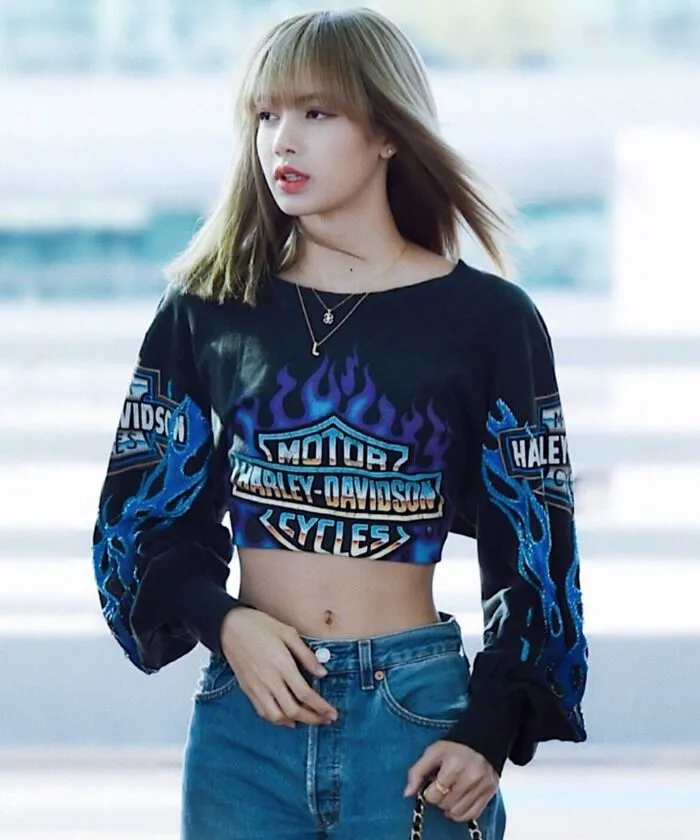 Thời trang sân bay của Lisa Blackpink
