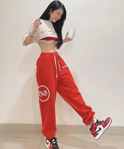 Giày Jordan 1 cổ thấp x quần jogger