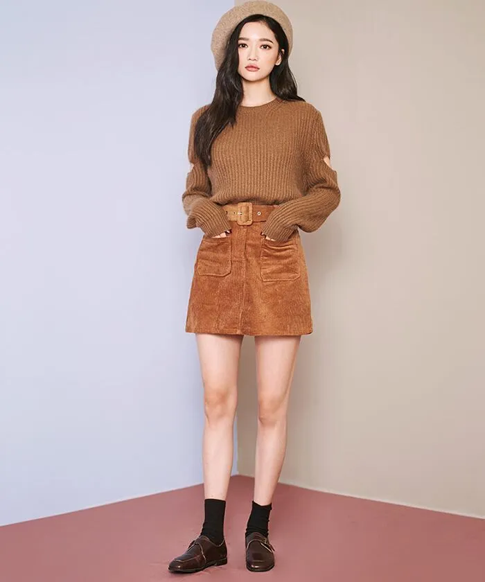 Nàng cũng có thể kết hợp giày loafer nữ với chân váy ngắn để trẻ trung hơn