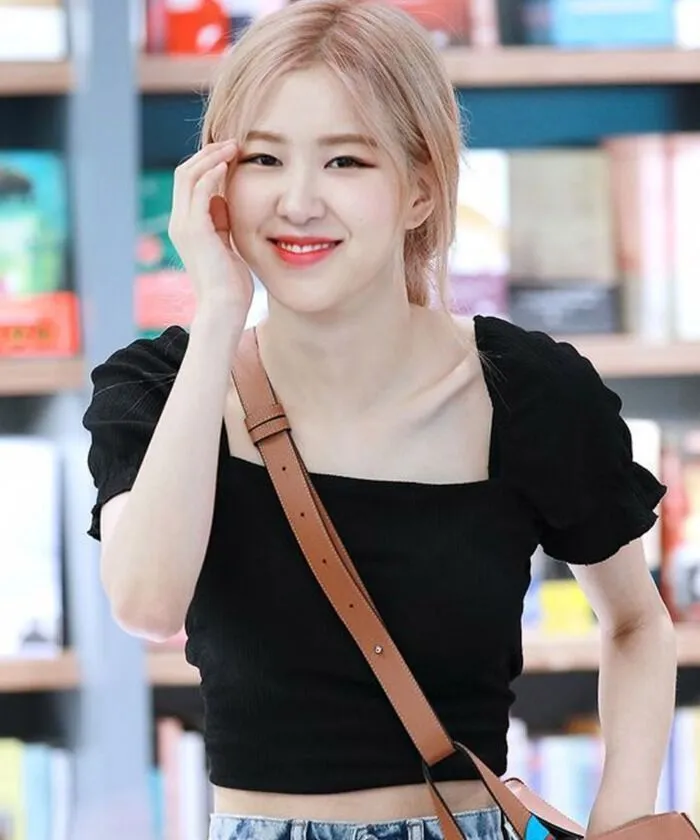 Thời trang sân bay của Rosé Blackpink