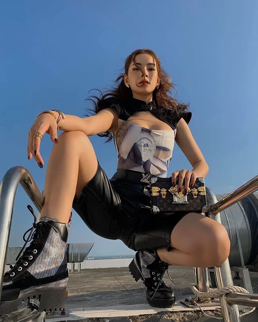 Còn ai yêu đồ local hơn Chi Pu?