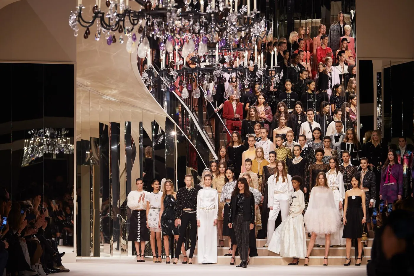 Chanel, Prada đồng loạt hủy show tại Châu Á vì dịch Corona