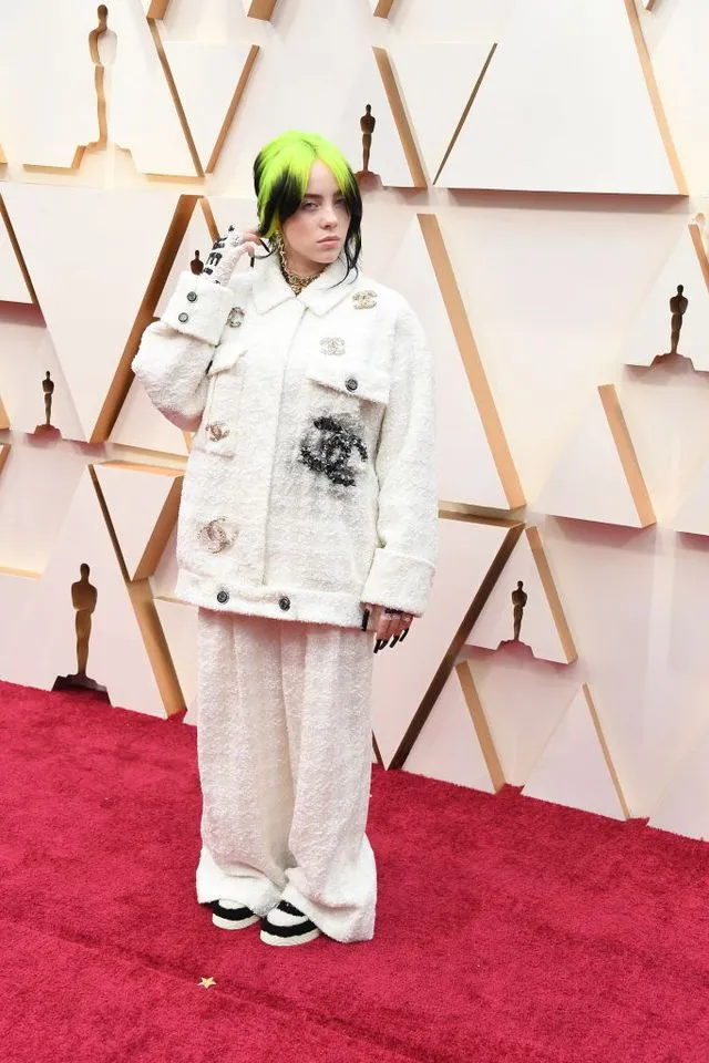 Billie Eilish nổi bật với cây đồ Chanel tại Oscar 2020