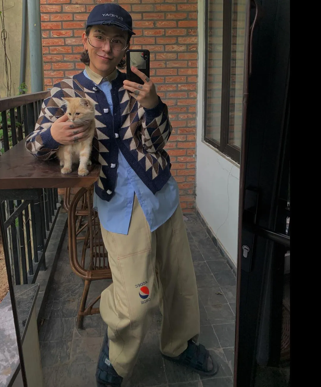 Decao và loạt stylist Việt nhiệt tình lăng xê cho chiếc áo Cardigan