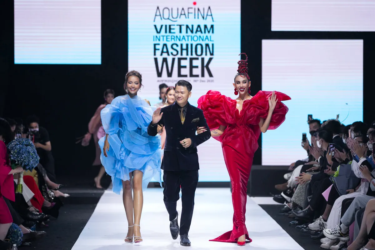 Gương mặt nào thống trị sàn diễn Vietnam international fashion week ở vị trí Vedette