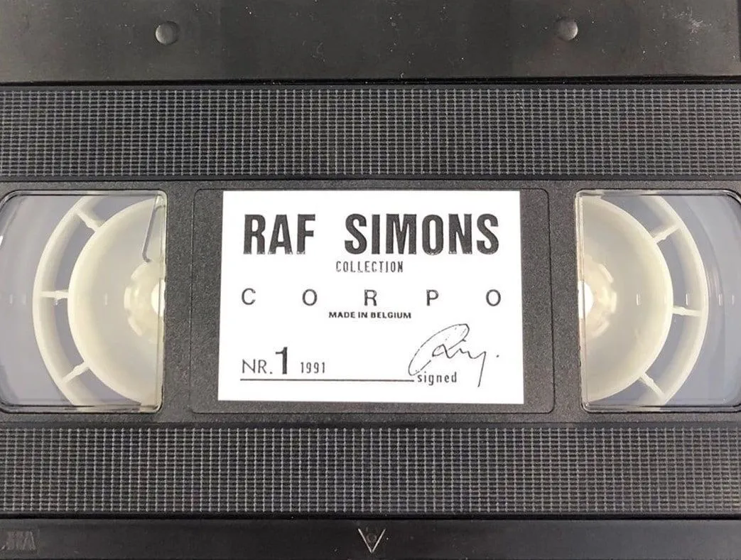 Raf Simons cùng công trình luận án đại học được định giá 100.000 USD
