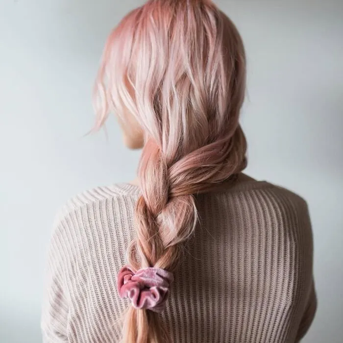 Các kiểu buộc tóc với scrunchies