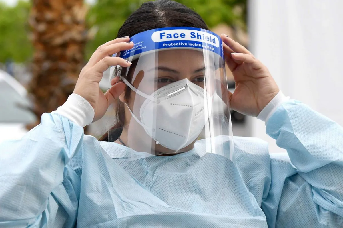 Muôn kiểu thiết kế khẩu trang đến từ các thương hiệu lớn nhỏ