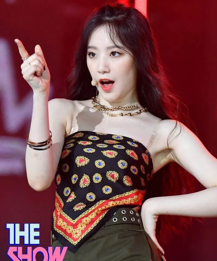 Dùng khăn bandana làm áo