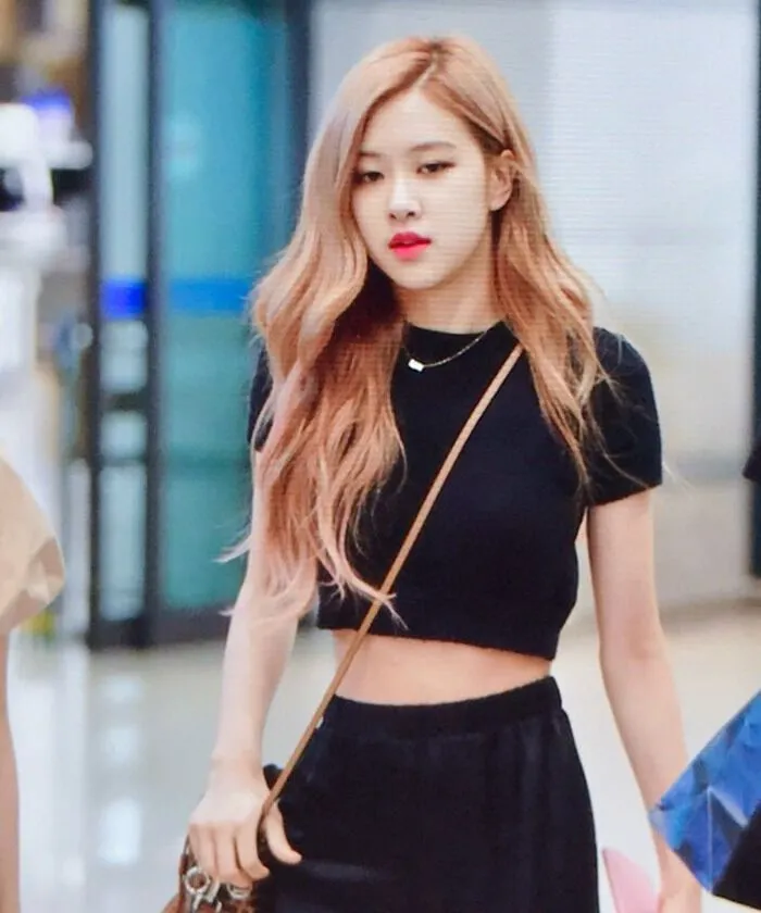 Thời trang sân bay của Rosé Blackpink