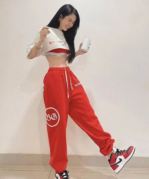 DJ Mie một trong những sao Việt trót “rơi vào lưới tình” với quần jogger