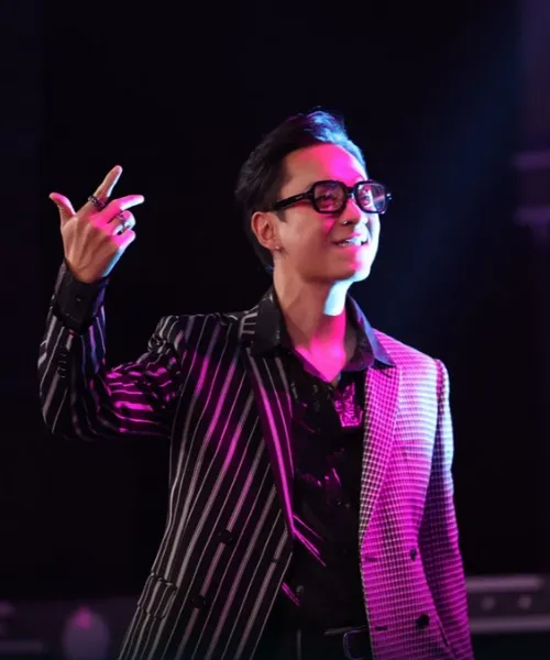 “Ông hoàng” R&B JustaTee chỉn chu, gọn gàng trong từng outfit