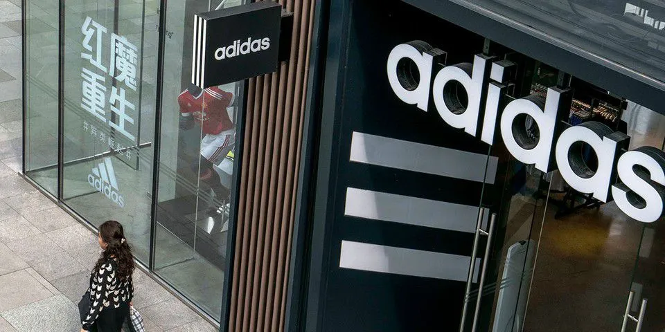 adidas và Nike đồng loạt giảm giá đậm trong mùa Covid-19