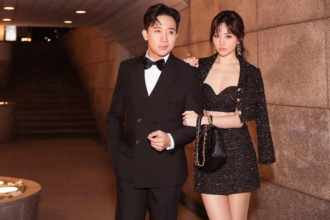 Diện nguyên cây Chanel sang chảnh, Hari Won vẫn bị “la ó” bởi phụ kiện bất đắc dĩ này.