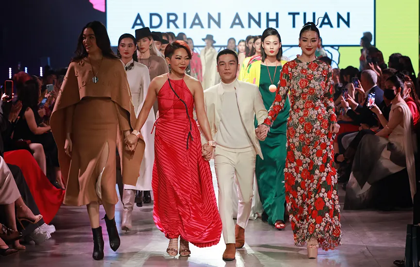 Đào - Gạch nối đẳng cấp giữa truyền thống và hiện đại đến từ NTK Adrian Anh Tuấn