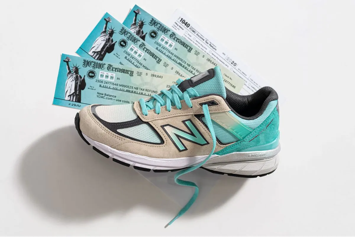 New Balance cùng thiết kế được lấy cảm hứng từ … “giấy hoàn thuế”