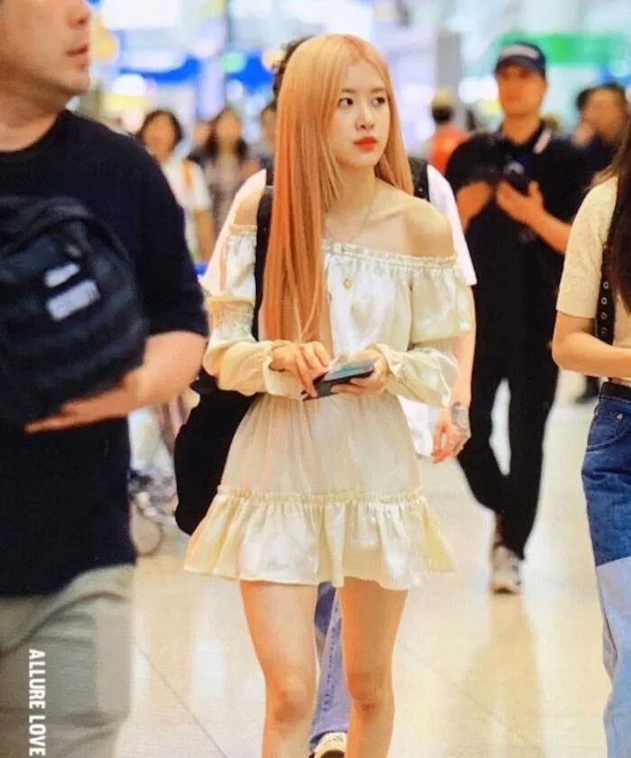 Thời trang sân bay của Rosé Blackpink