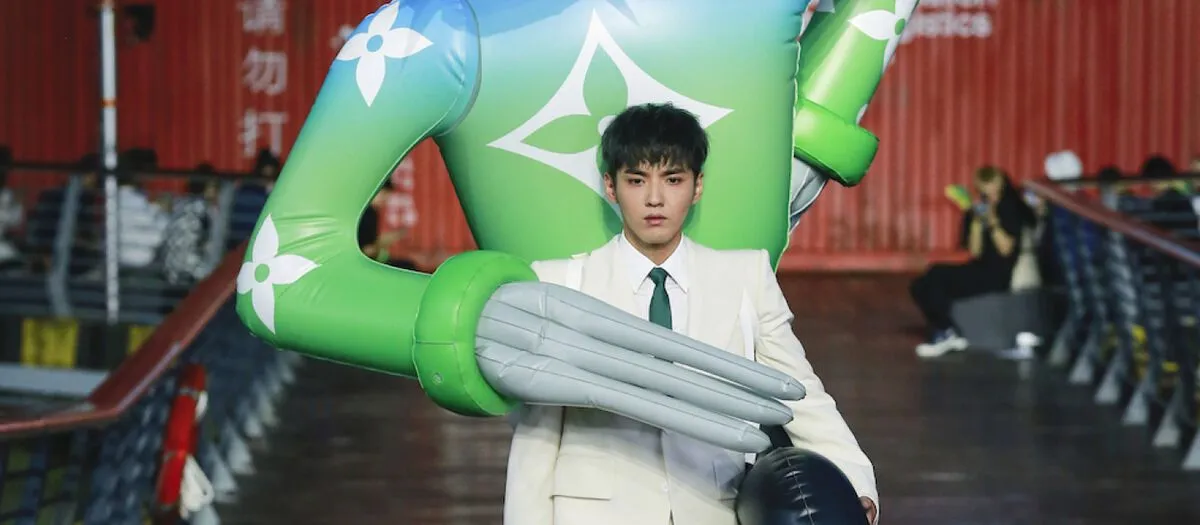 Kris Wu mở màn show diễn Louis Vuitton cùng outfit “cực độc”