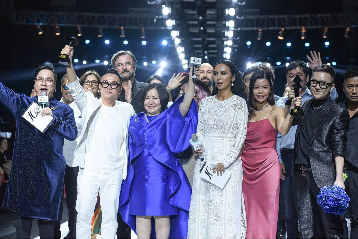 Sau 1 năm vắng bóng, Công Trí trở lại mở màn cho Aquafina Vietnam International Fashion Week 2020