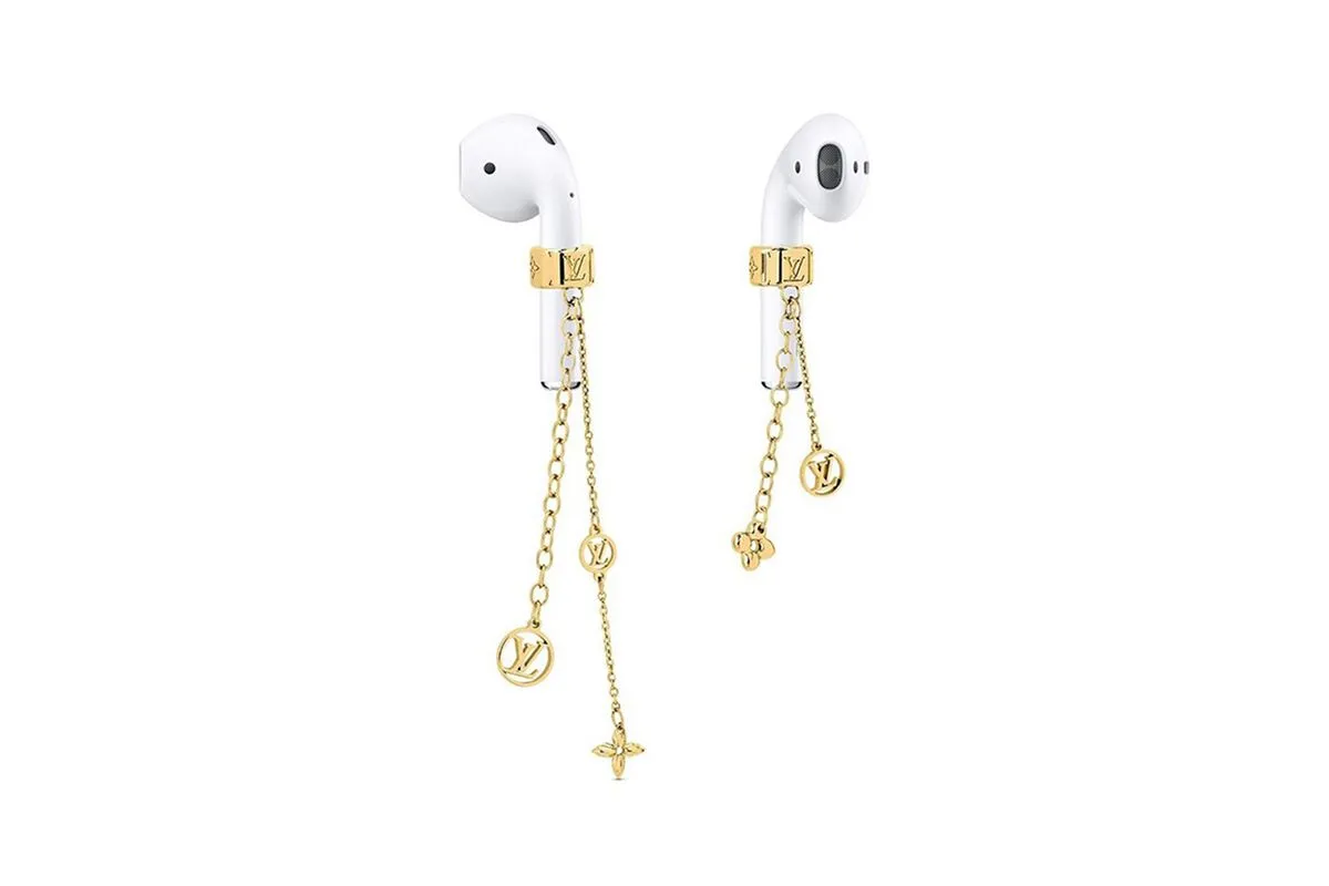 Louis "Vui Tươi" ra mắt mẫu tai nghe Airpod dát vàng dành cho giới thượng lưu