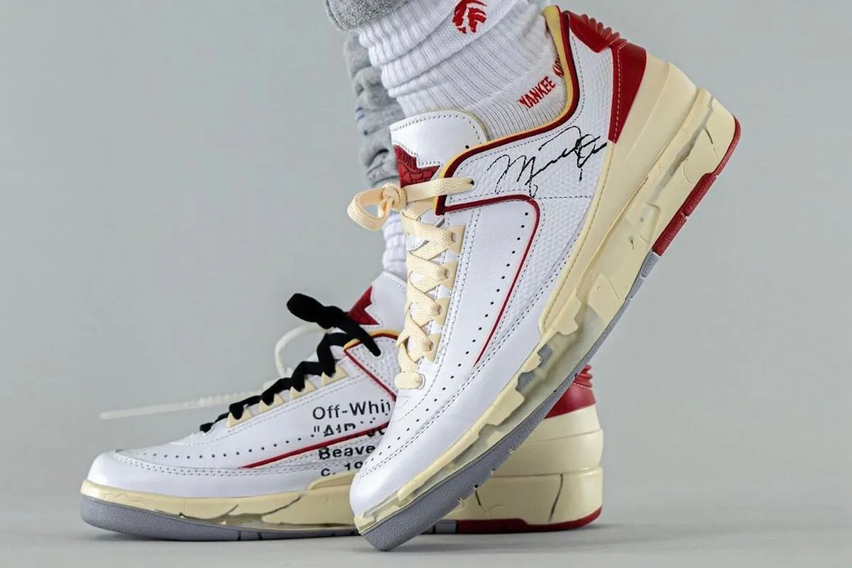 [NEWS] Hình ảnh cận cảnh của Off-White™ x Air Jordan 2 Low màu "Trắng/Đỏ" và "Đen/Xanh"