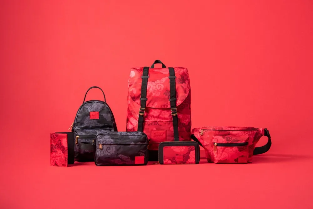 Chiêm ngưỡng bộ sưu tập túi "nhìn là thấy Tết" của Herschel Supply