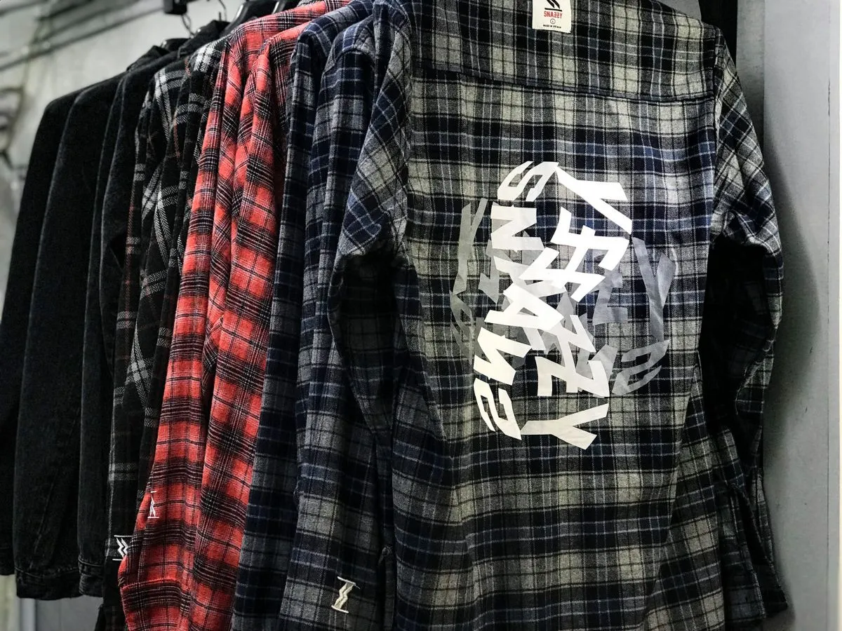 Mix-match tài tình với sơ mi flannel dịp Xuân Hè