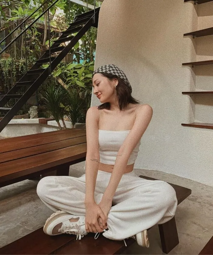 Kết hợp cùng áo croptop