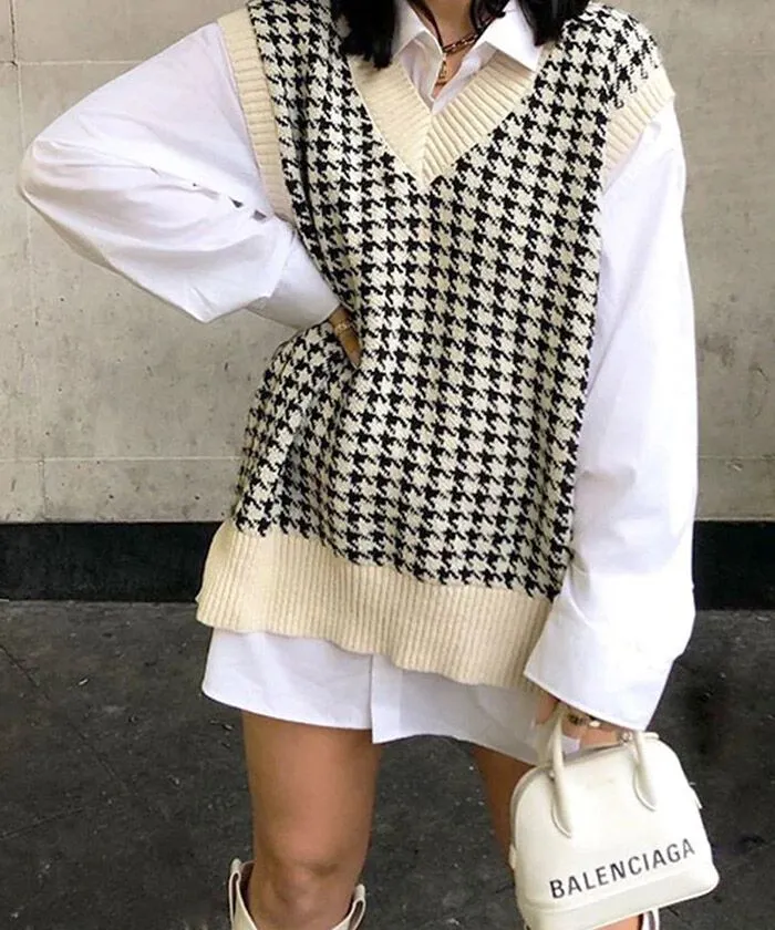 Phối đồ với áo gile nữ cùng váy sơ mi