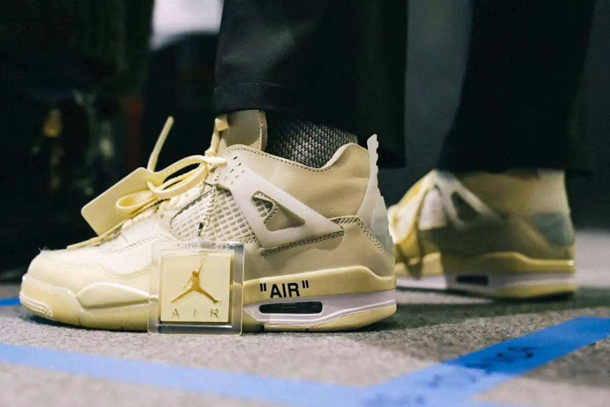 Lộ diện Off-White x Air Jordan 4 tại Tuần lễ Paris Fashion Week