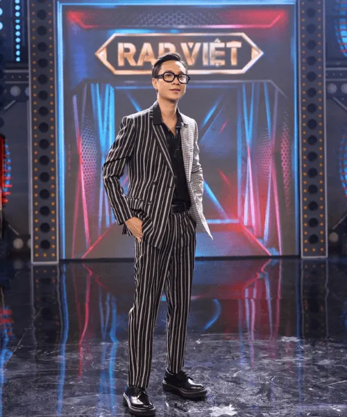 “Ông hoàng” R&B JustaTee chỉn chu, gọn gàng trong từng outfit