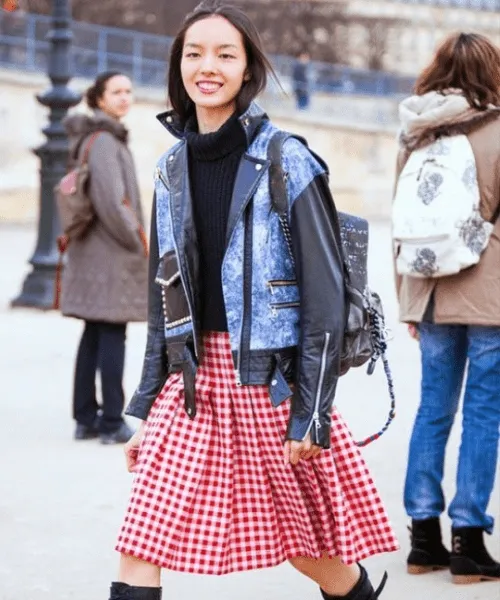 Họa tiết gingham có thể biến hóa trang phục thành nhiều phong cách thời trang khác nhau.