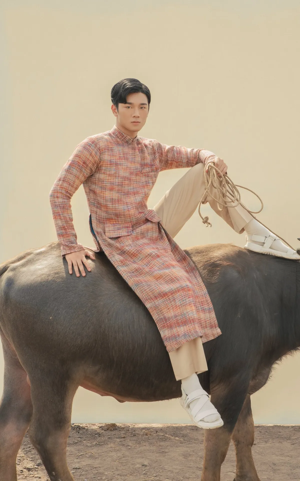 Mặc áo dài local brand ngày Tết: Sự pha trộn giữa hiện đại và truyền thống