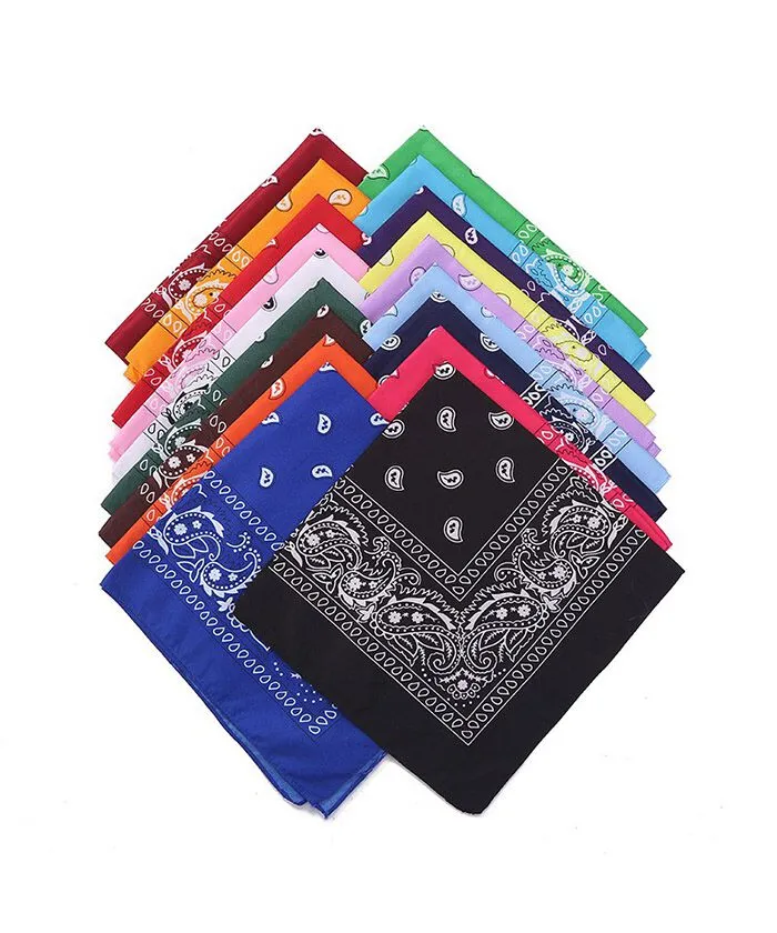 Cách phối đồ với khăn bandana cân mọi outfit