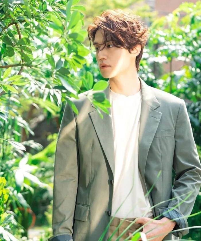 Phối đồ với blazer cùng áo thun