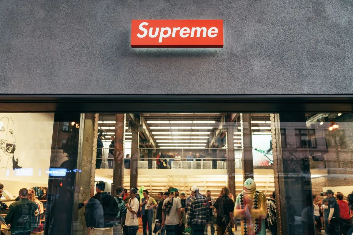 Supreme đóng cửa hàng loạt cửa hàng trước lo ngại dịch bệnh